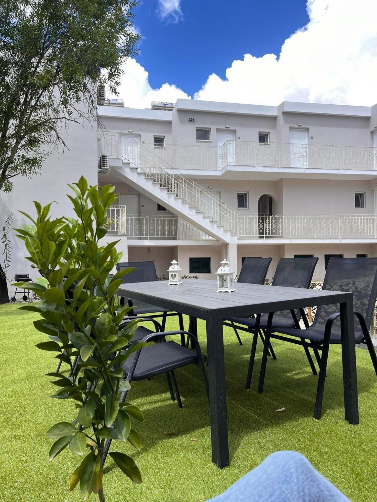 Nisea Apartments Ypsos Eksteriør bilde