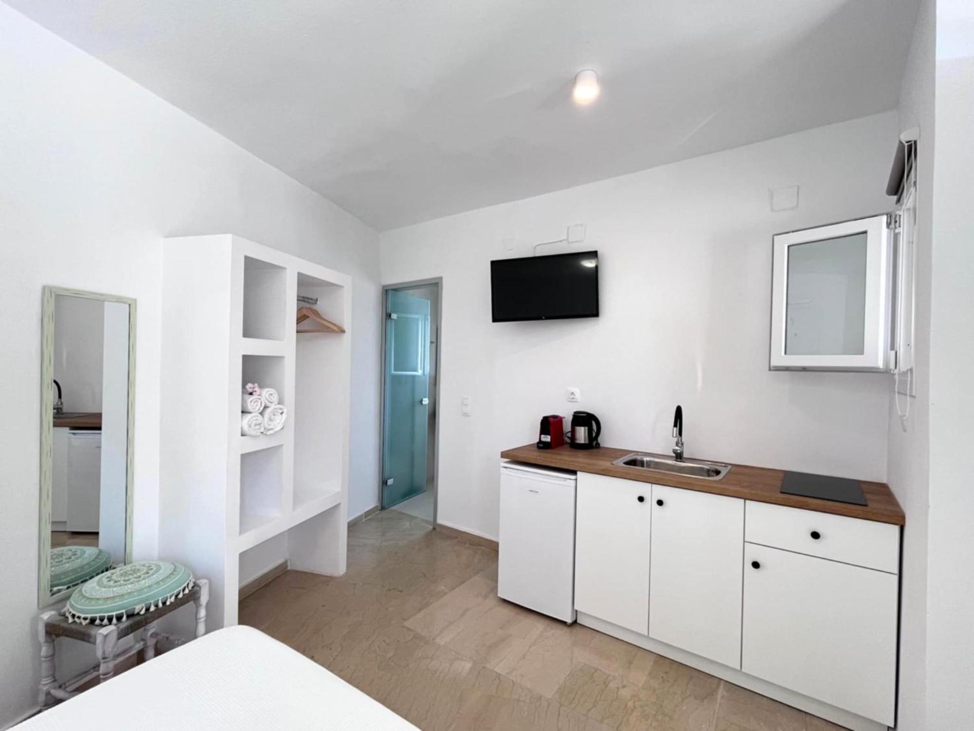 Nisea Apartments Ypsos Eksteriør bilde